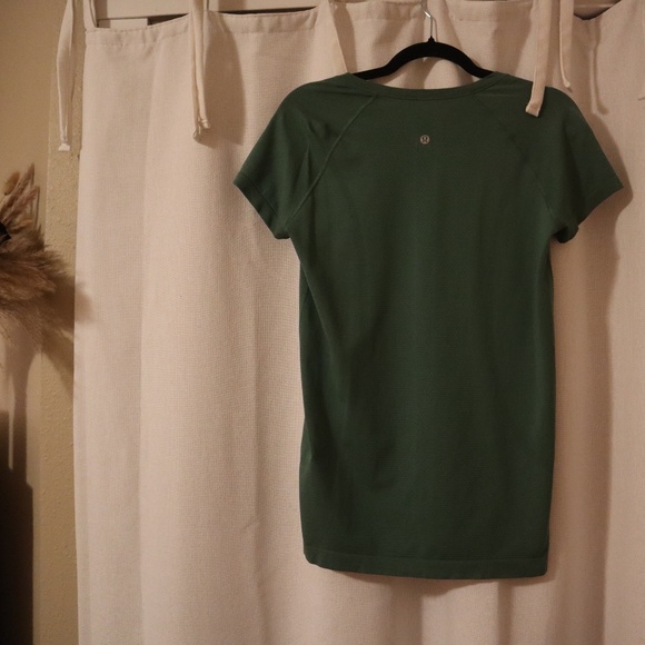 Lululemon Swiftly Tech Short-Sleeve Shirt - Picture 2 of 2